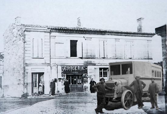 camion-de-la-poste-en-1930.jpg