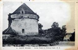 pigeonnier-du-chateau-de-crain